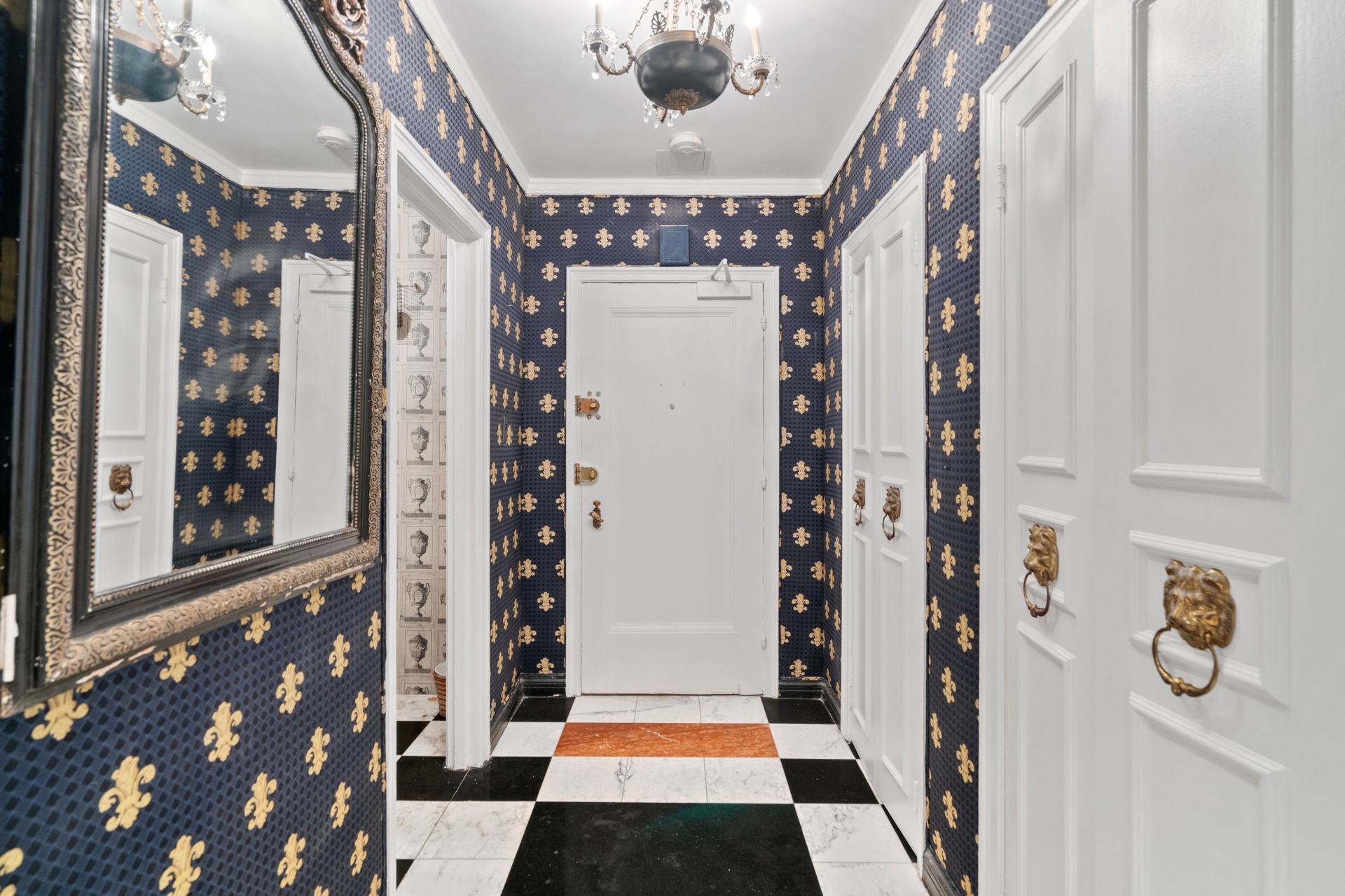 465 Park Avenue, Unit 8A Manhattan, NY 10022 - Photo 8 of 11 a view of entryway with a rug