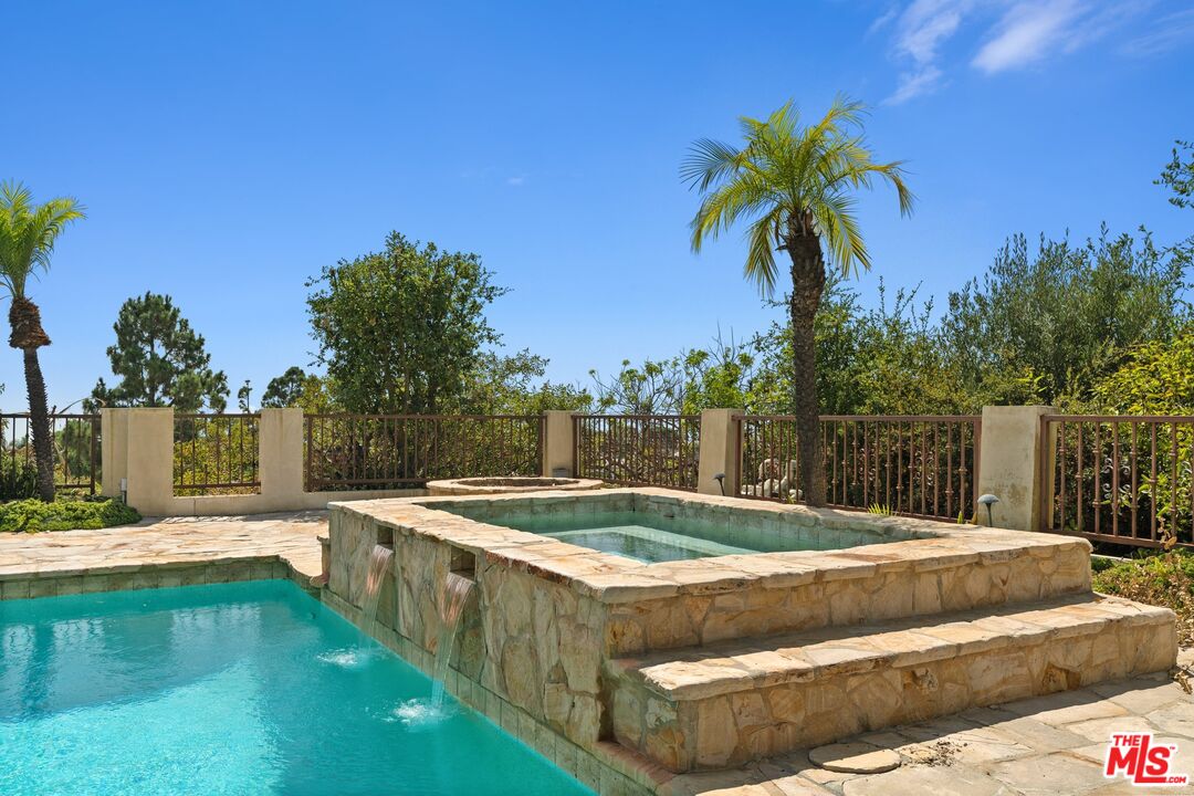 1915 Carla Ridge Beverly Hills, CA 90210 - Photo 4 of 20