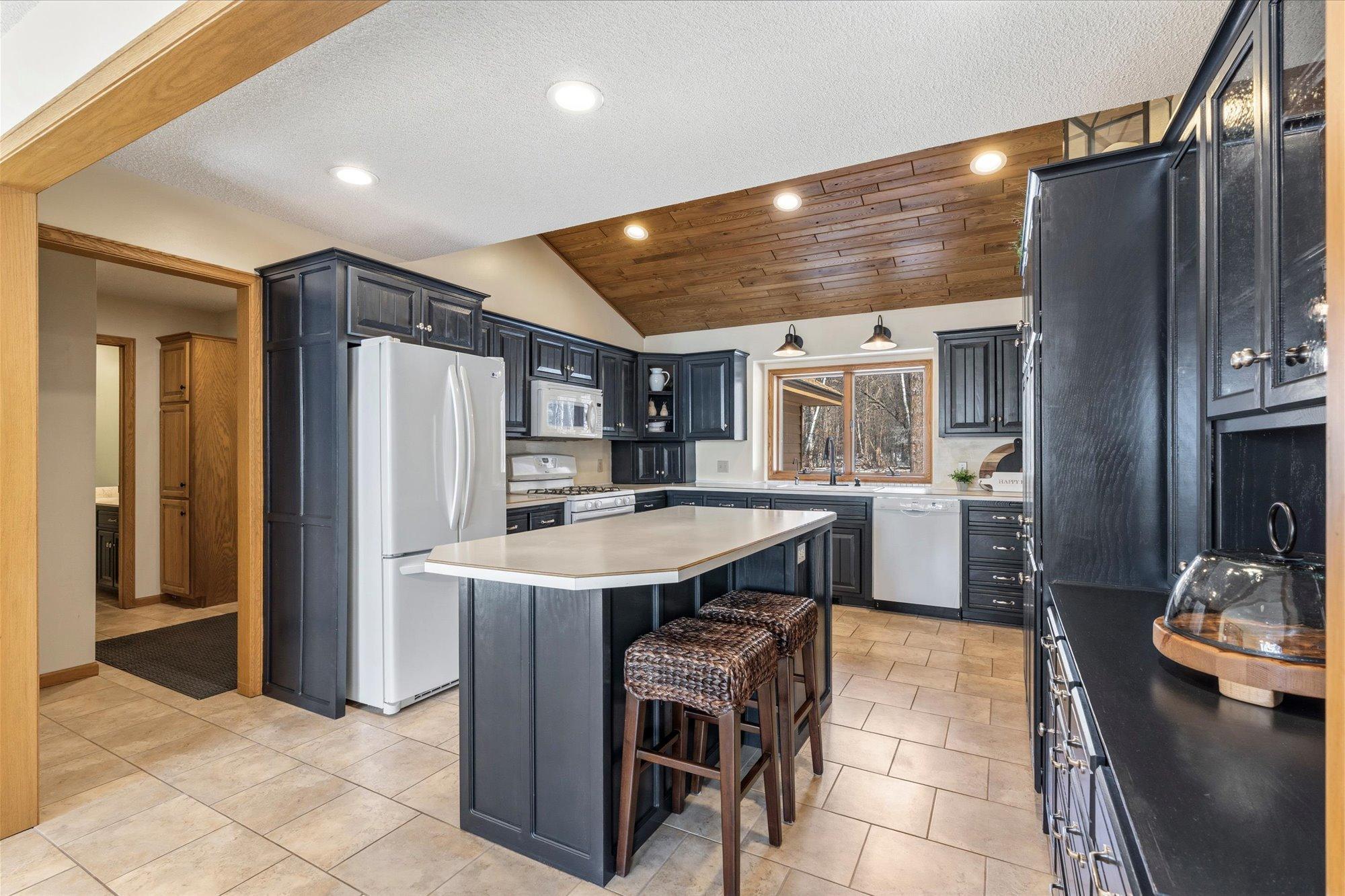 37595 Bonnie Lakes Road Crosslake, MN 56442 - Photo 9 of 76