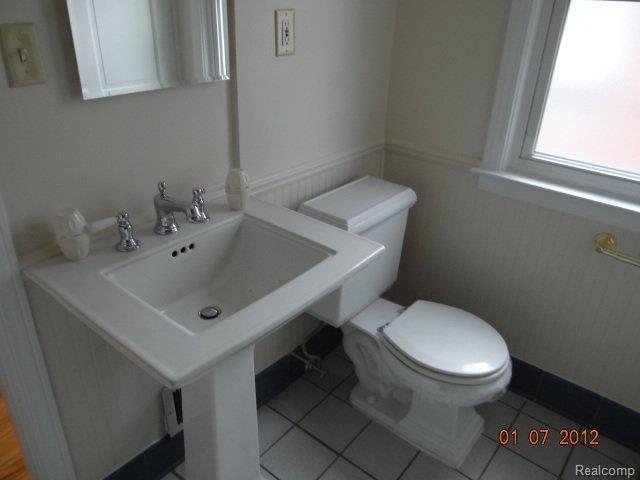 1210 Hampton Road Grosse Pointe, MI 48236 - Photo 10 of 15 116.JPG