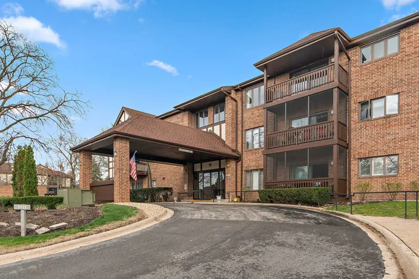 $325,000 | 7737 Golf Drive, Unit 303, Palos Heights, IL 60463