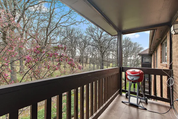 $325,000 | 7737 Golf Drive, Unit 303, Palos Heights, IL 60463
