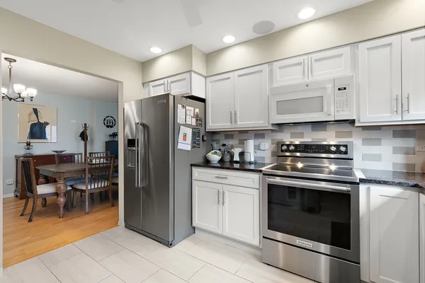 $325,000 | 7737 Golf Drive, Unit 303, Palos Heights, IL 60463