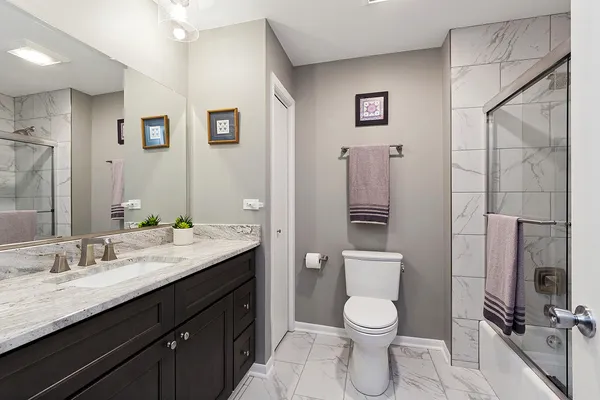 $325,000 | 7737 Golf Drive, Unit 303, Palos Heights, IL 60463