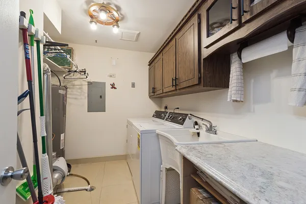 $325,000 | 7737 Golf Drive, Unit 303, Palos Heights, IL 60463