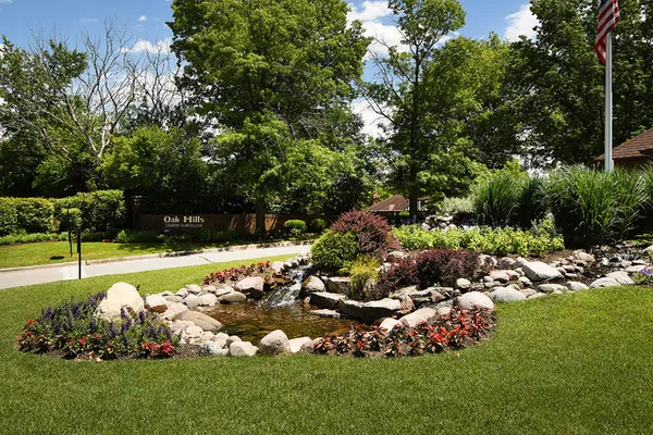 $325,000 | 7737 Golf Drive, Unit 303, Palos Heights, IL 60463