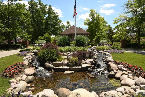 $325,000 | 7737 Golf Drive, Unit 303, Palos Heights, IL 60463