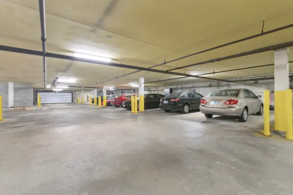$325,000 | 7737 Golf Drive, Unit 303, Palos Heights, IL 60463