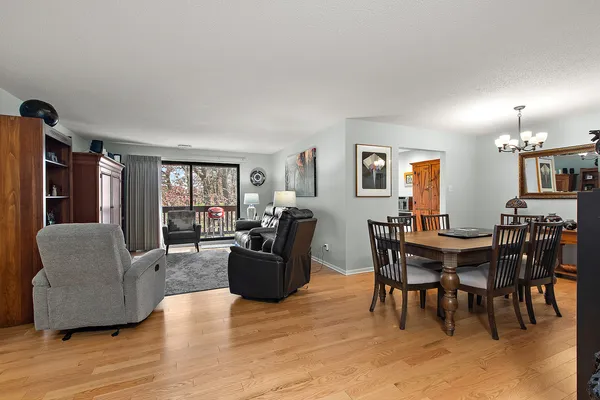 $325,000 | 7737 Golf Drive, Unit 303, Palos Heights, IL 60463
