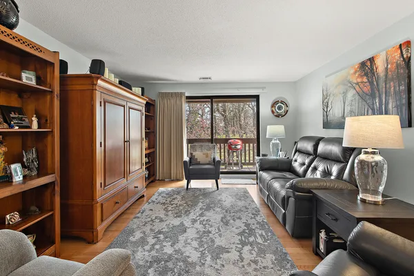 $325,000 | 7737 Golf Drive, Unit 303, Palos Heights, IL 60463