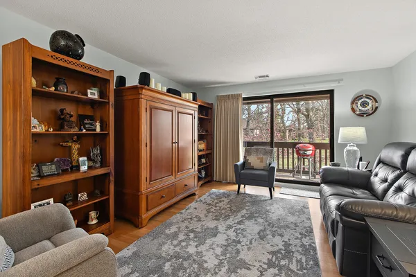 $325,000 | 7737 Golf Drive, Unit 303, Palos Heights, IL 60463