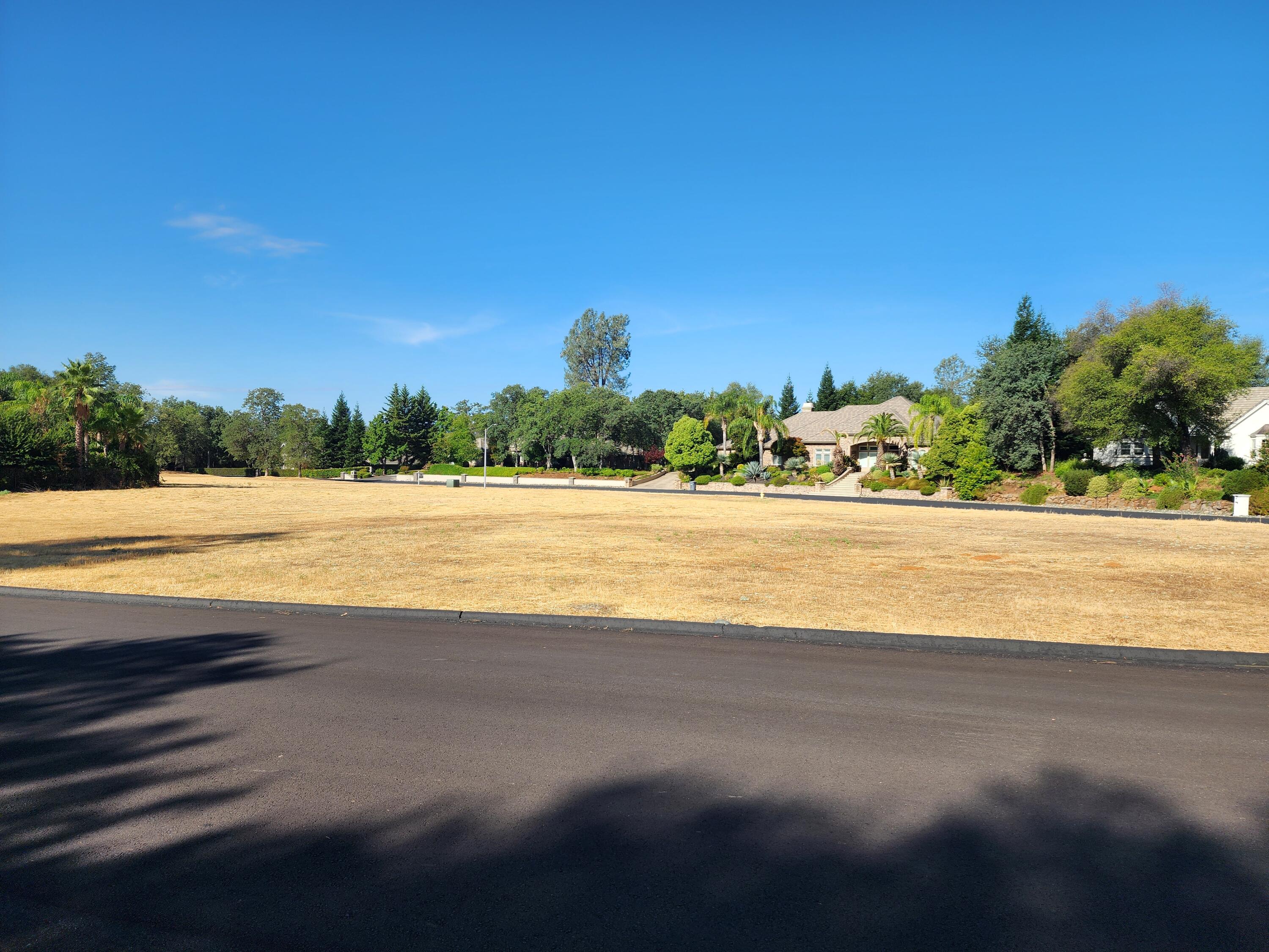 13390 Tierra Heights Road Redding, CA 96003 - Photo 3 of 8 TierraOaks-3