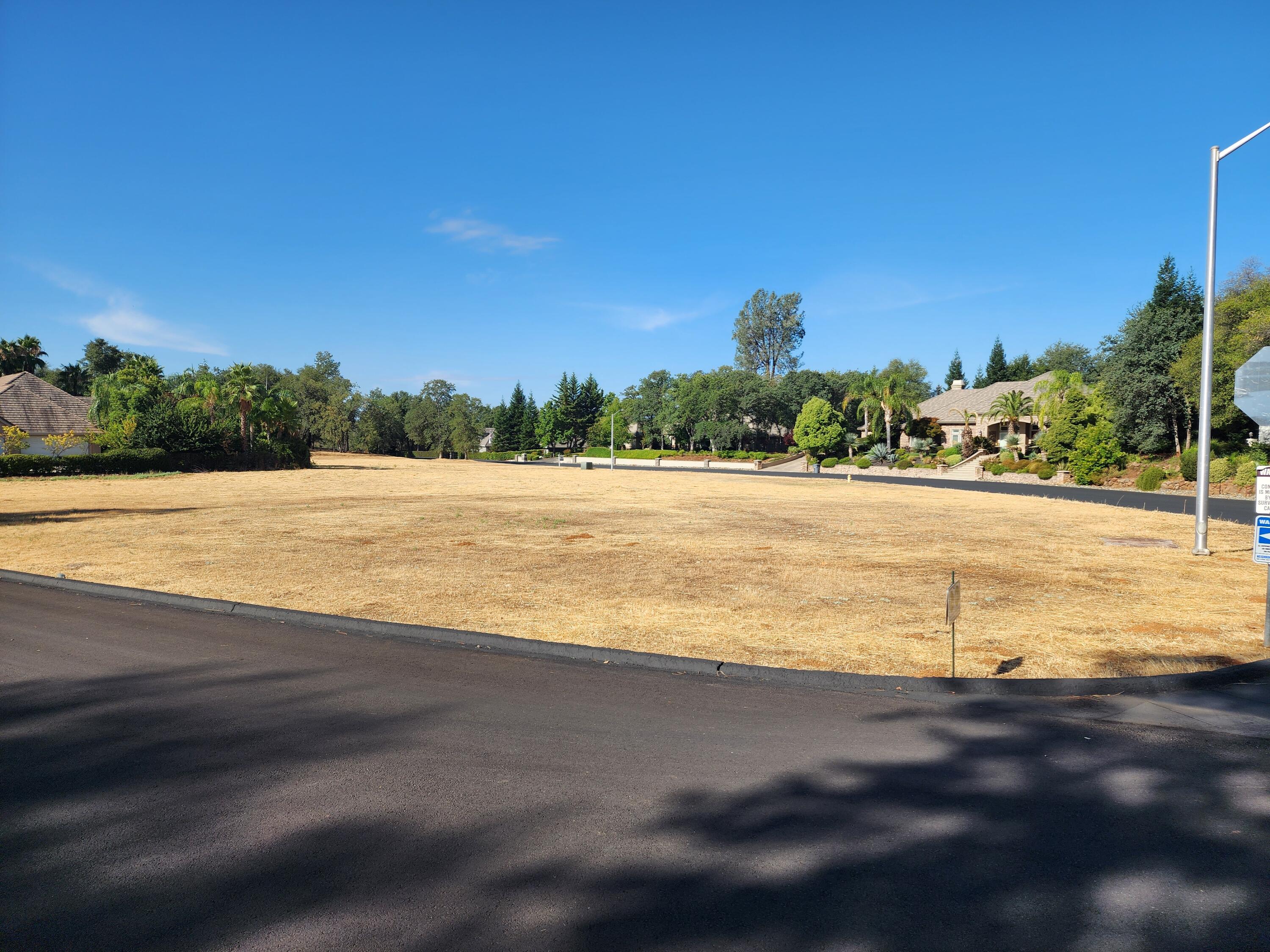 13390 Tierra Heights Road Redding, CA 96003 - Photo 4 of 8 TierraOaks4