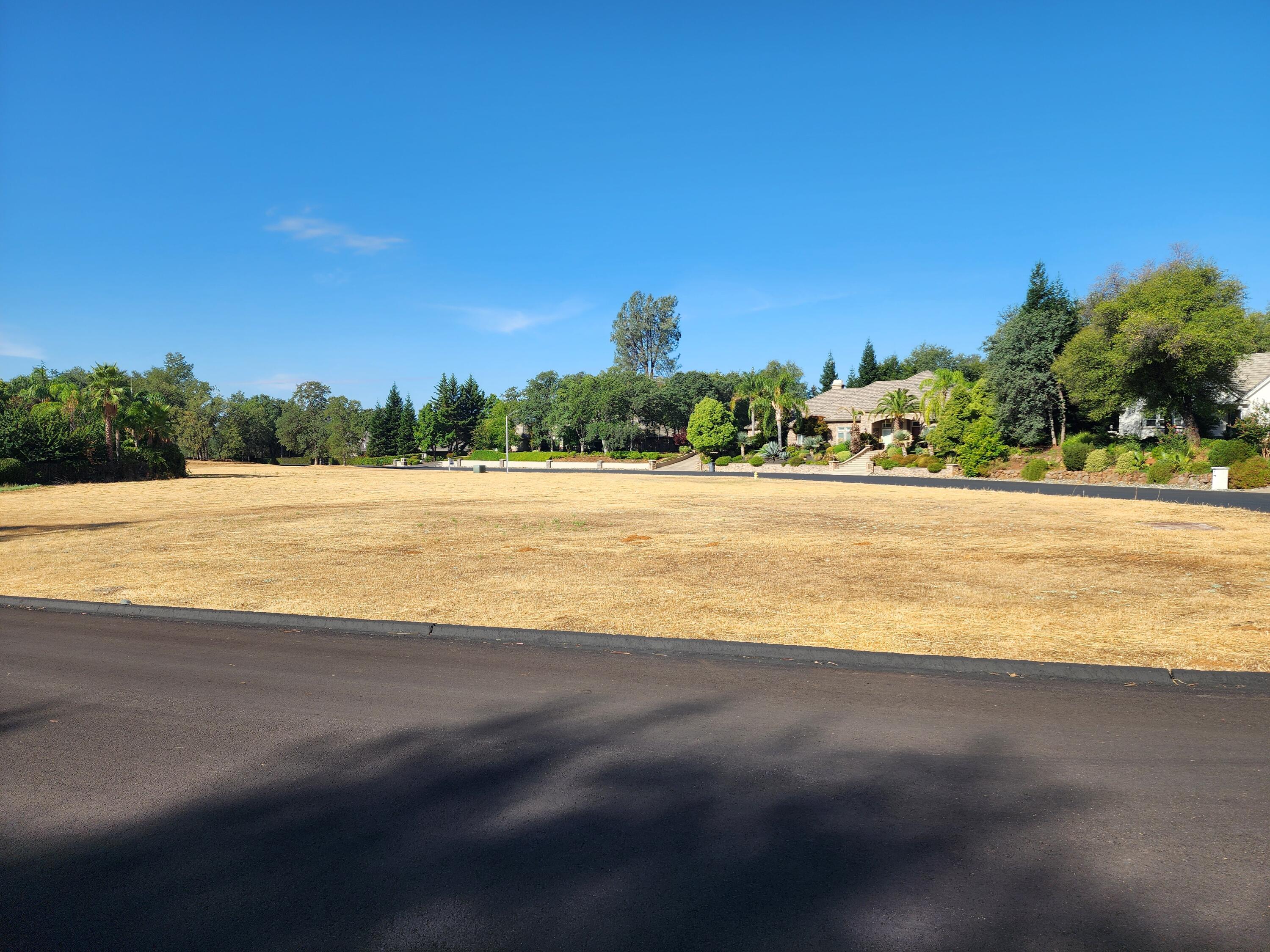 13390 Tierra Heights Road Redding, CA 96003 - Photo 5 of 8 TierraOaks5