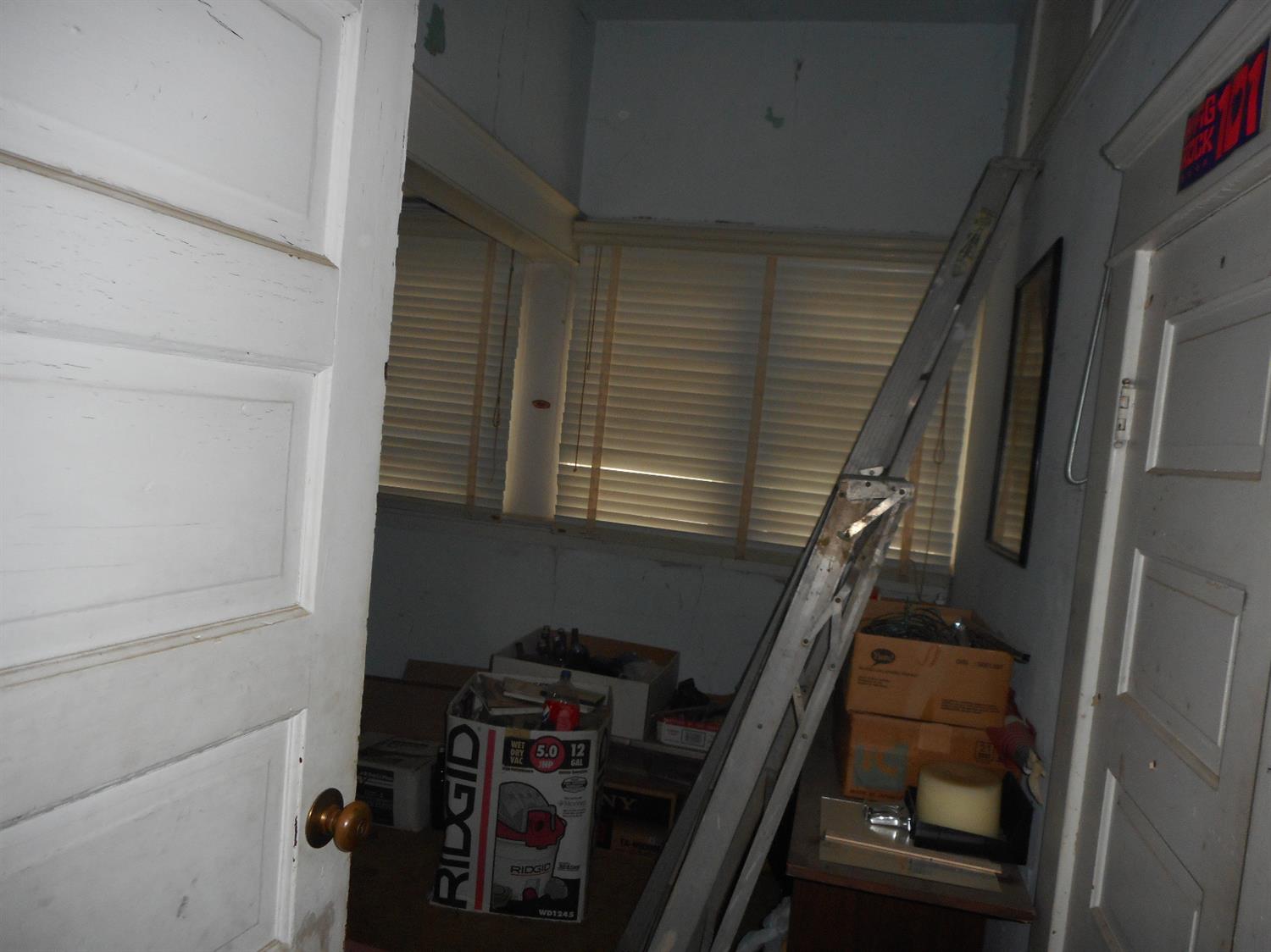 715 G Street Reedley, CA 93654 - Photo 11 of 51