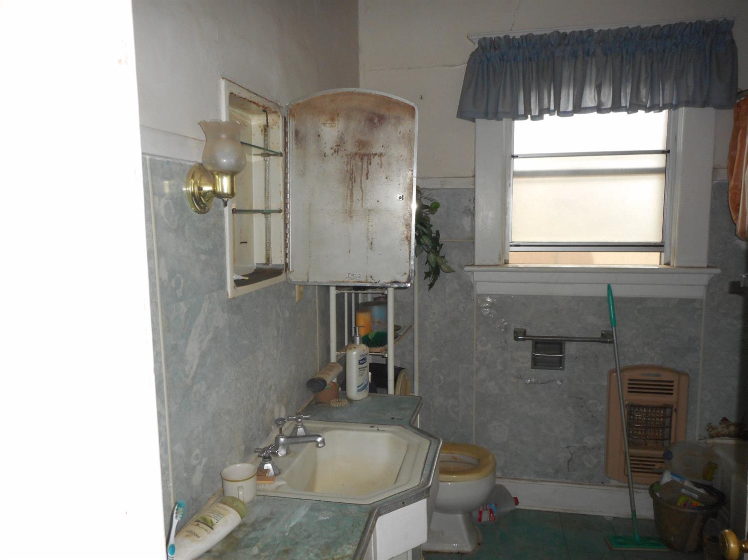 715 G Street Reedley, CA 93654 - Photo 26 of 51
