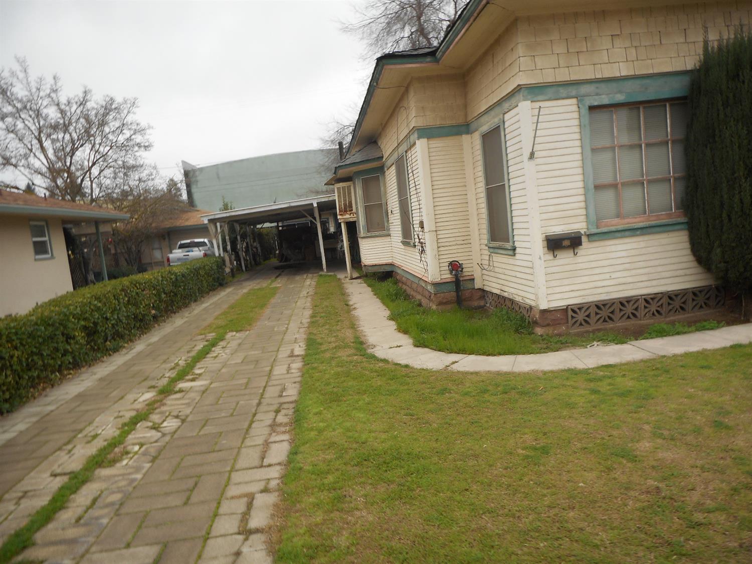 715 G Street Reedley, CA 93654 - Photo 4 of 51