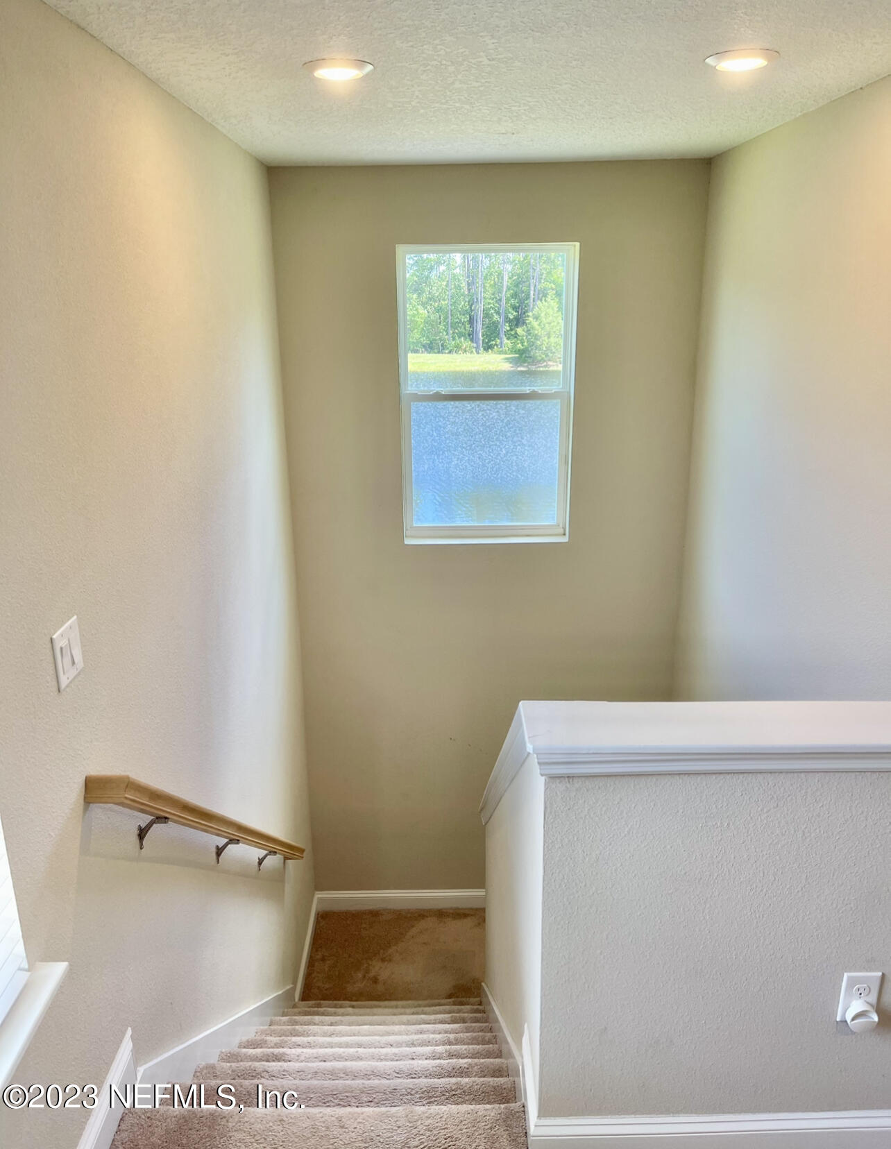 207 Silver Creek Place St. Augustine, FL 32095 - Photo 12 of 32 a bathroom with a window
