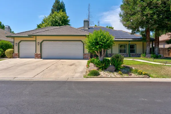 $479,000 | 7090 Emerald Street, Chowchilla, CA 93610