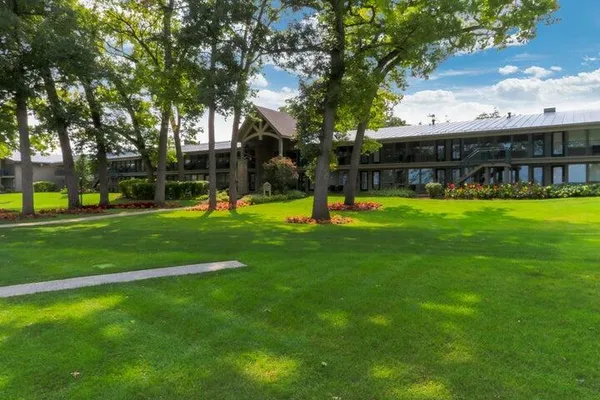 $149,500 | 269 Fontana Boulevard, Unit 2674, Fontana, WI 53125