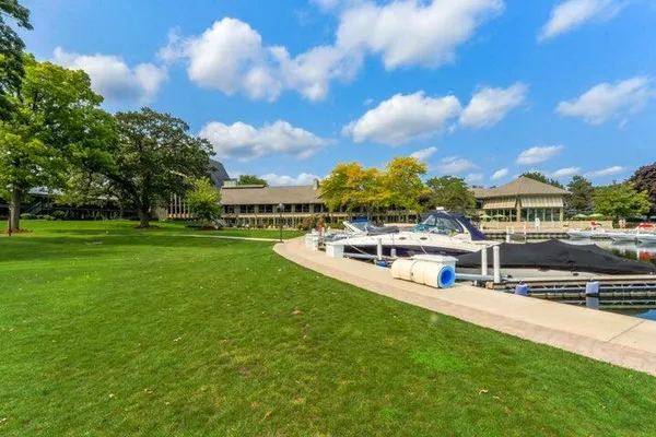 $149,500 | 269 Fontana Boulevard, Unit 2674, Fontana, WI 53125