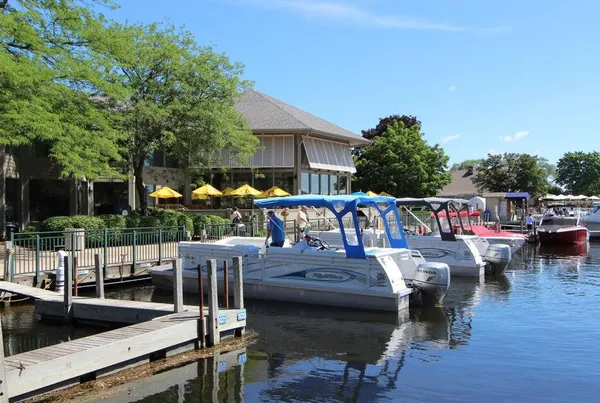 $149,500 | 269 Fontana Boulevard, Unit 2674, Fontana, WI 53125
