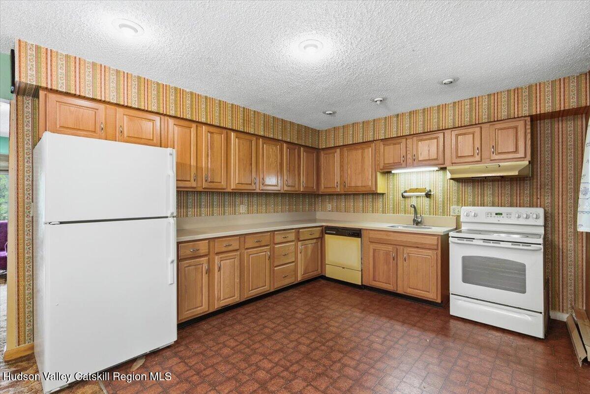 125 Reme Road Prattsville, NY 12468 - Photo 9 of 35 10-Kitchen