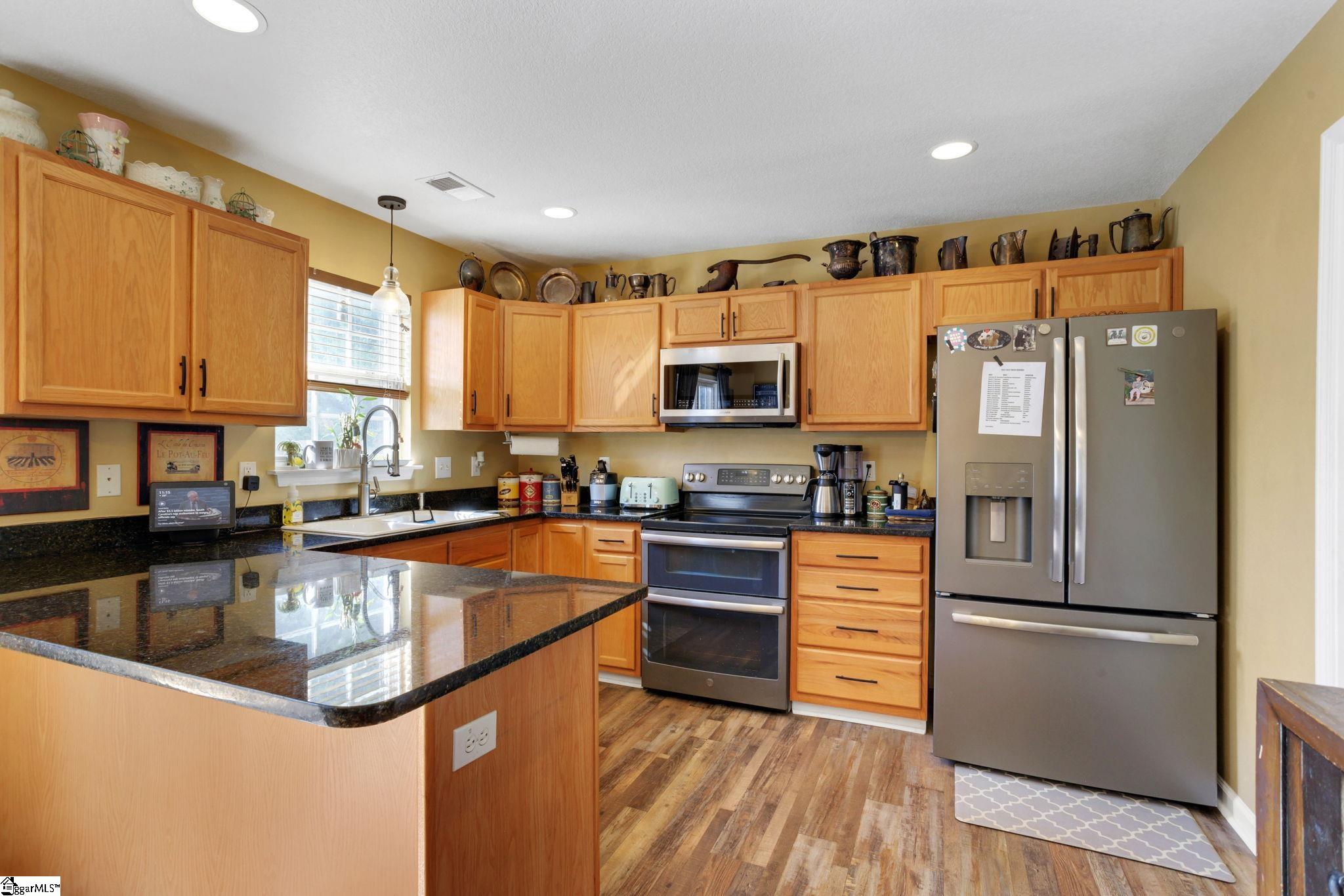 238 Waters Road Taylors, SC 29687 - Photo 8 of 34