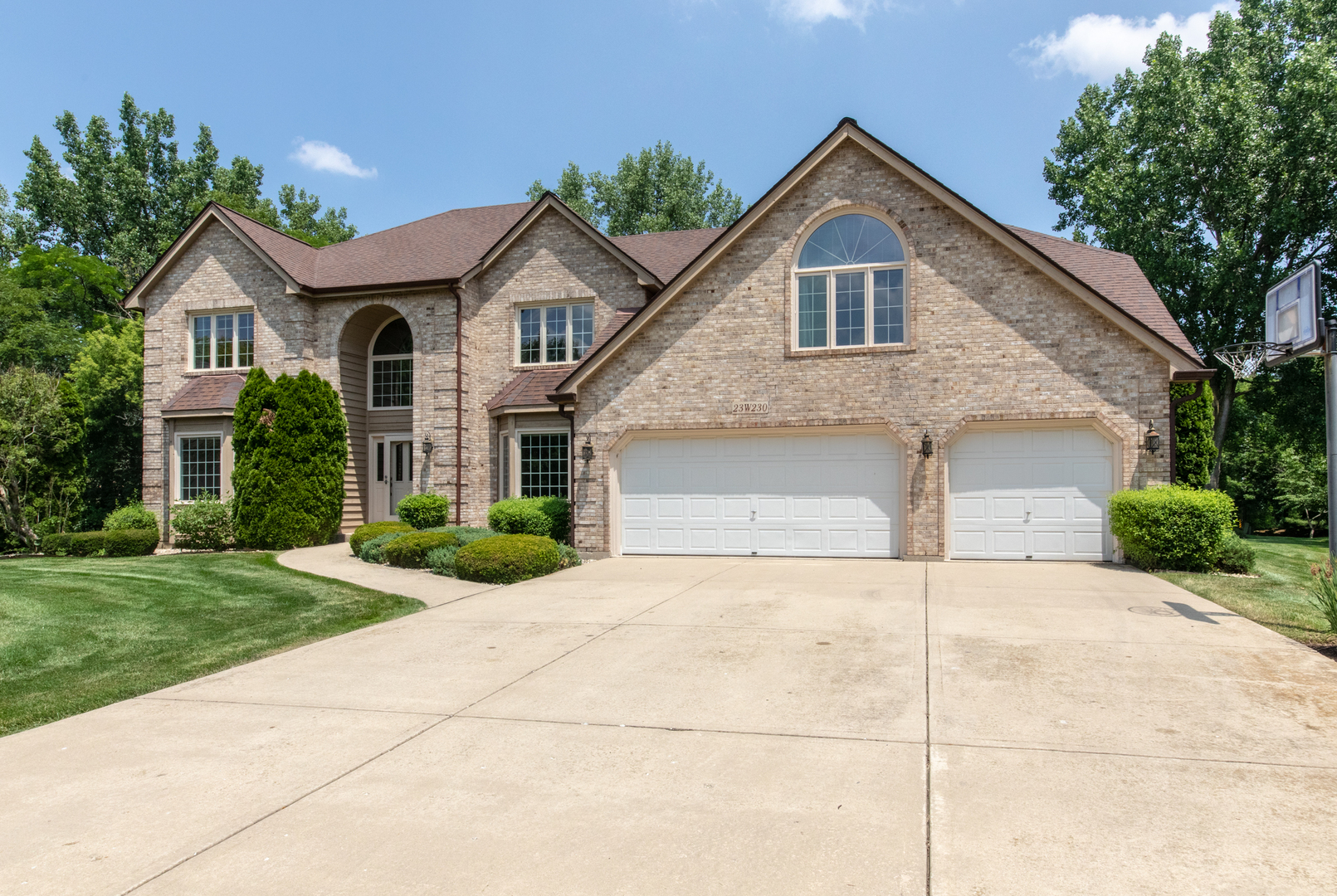23W230 Hampton Circle Naperville, IL 60540 - Photo 3 of 55 a front view of a house with yard