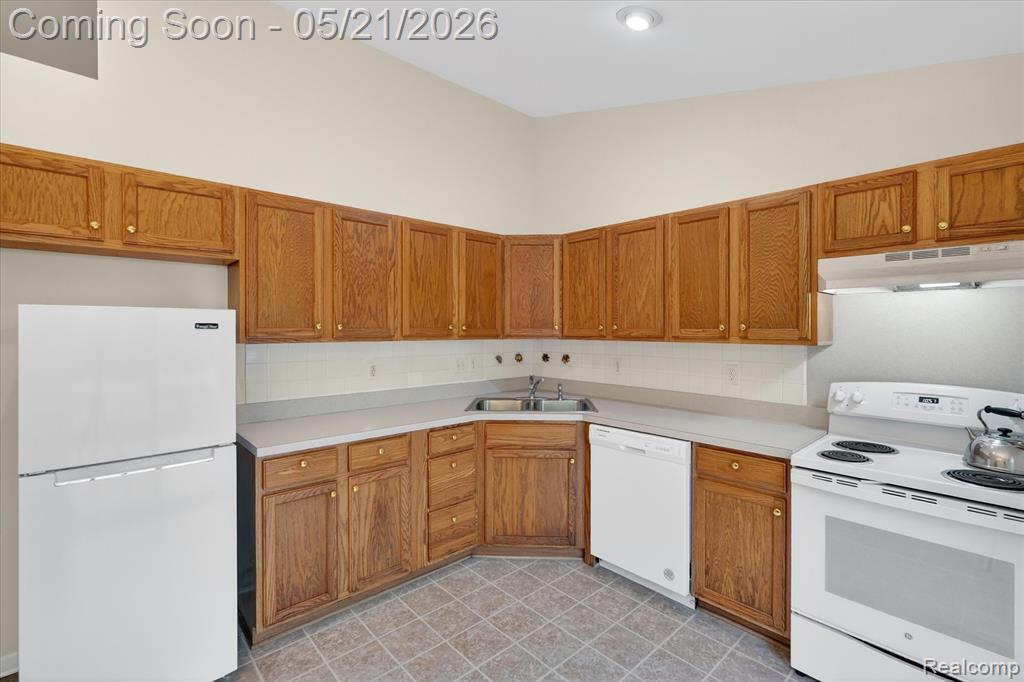 1607 Cedarwood Drive Flushing, MI 48433 - Photo 10 of 27