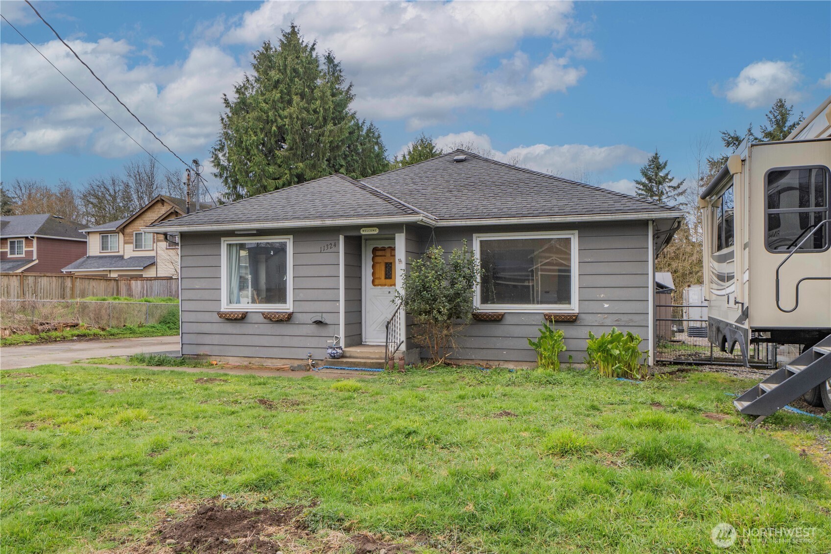 11324 Waller Road East Tacoma, WA 98446 - Photo 11 of 37