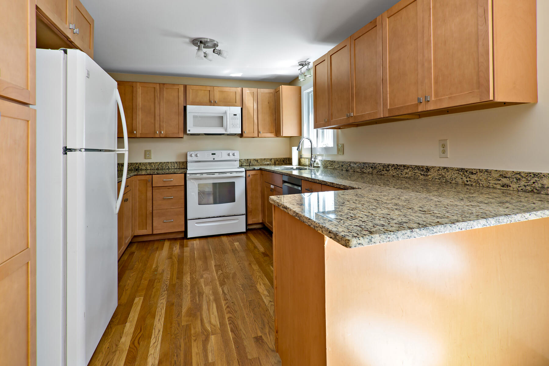 37 Redlands Road, Unit 37 Falmouth, MA 02536 - Photo 12 of 26 011_37Redlands_071326