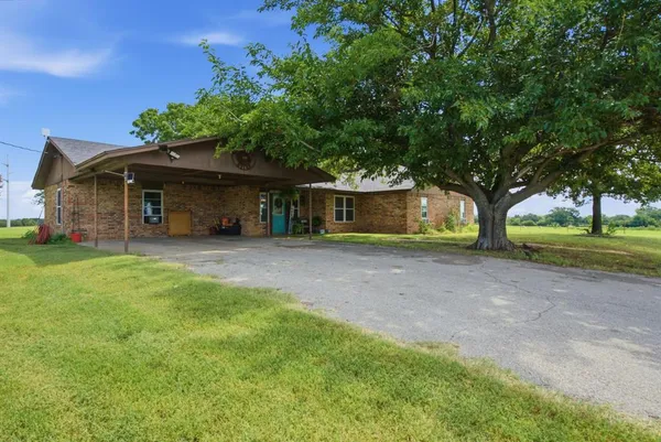 $350,000 | 270 County Road 425, De Leon, TX 76444