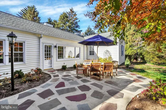 a table and chairs in front of a house