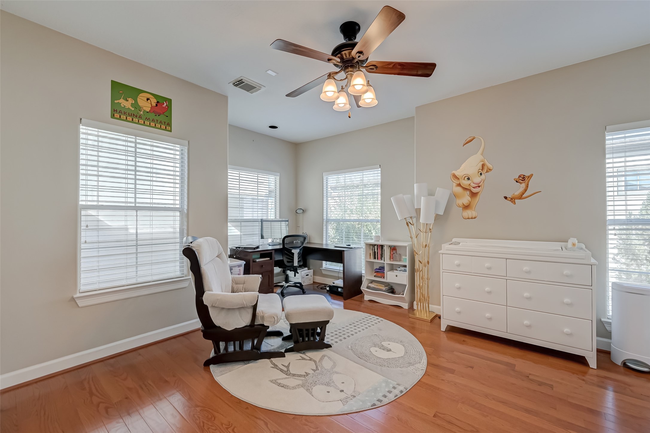 410 Fowler Street Houston, TX 77007 - Photo 32 of 49 a living room with furniture and a large window