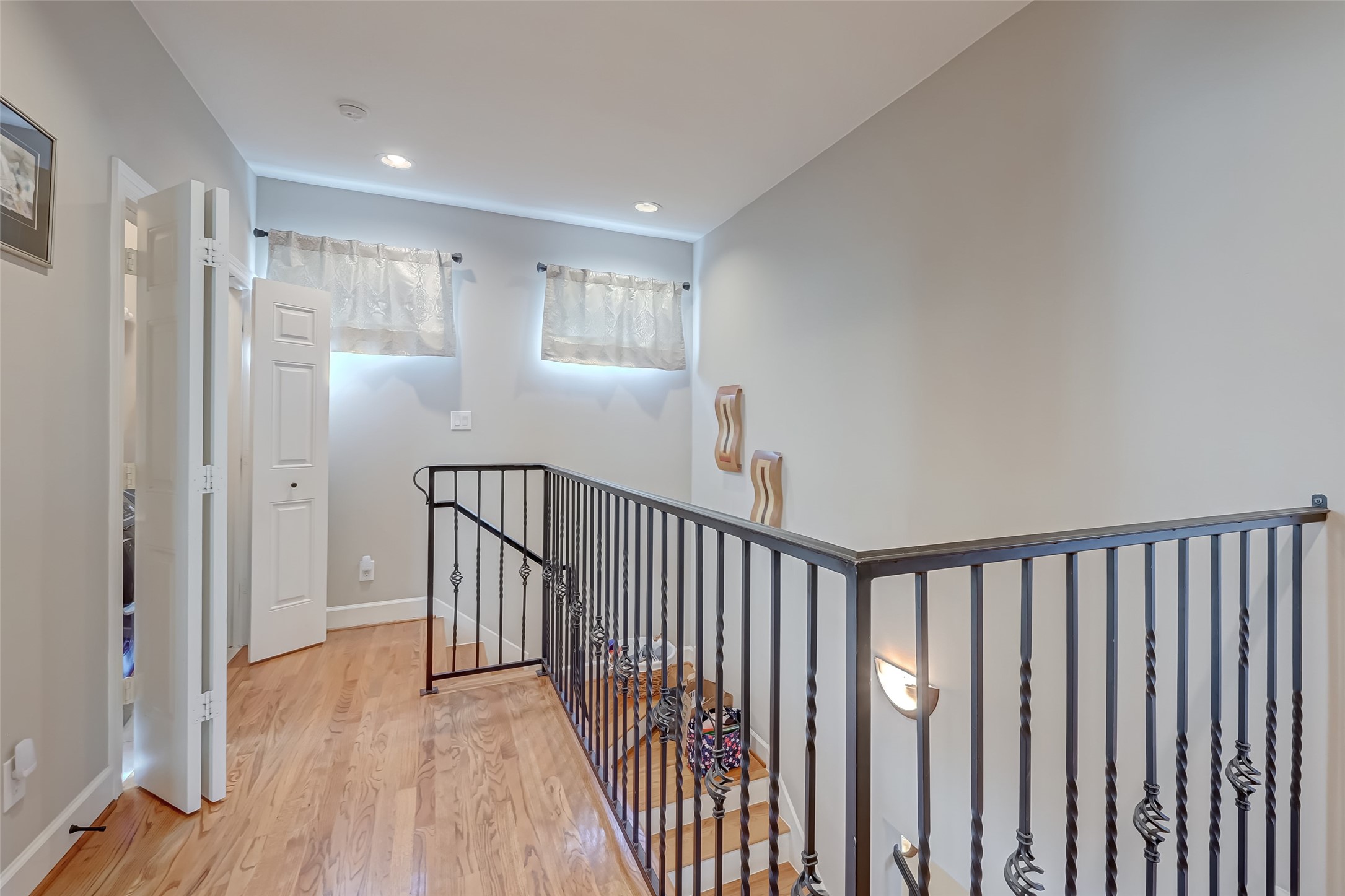 410 Fowler Street Houston, TX 77007 - Photo 37 of 49 a view of hallway with wooden floor