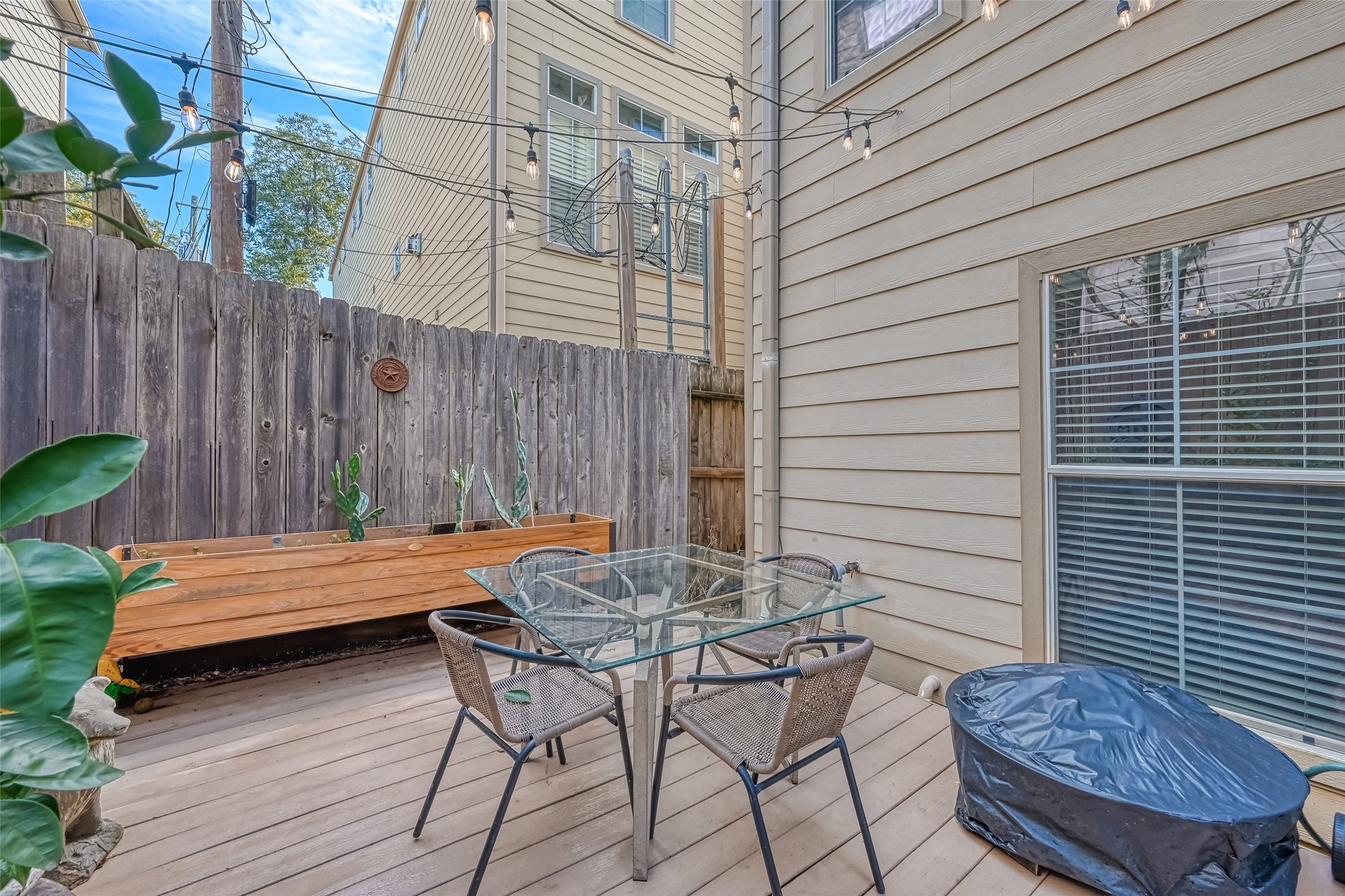 410 Fowler Street Houston, TX 77007 - Photo 42 of 49 a backyard of a house with barbeque oven table and chairs