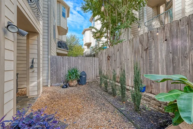 $3,300 | 410 Fowler Street, Houston, TX 77007