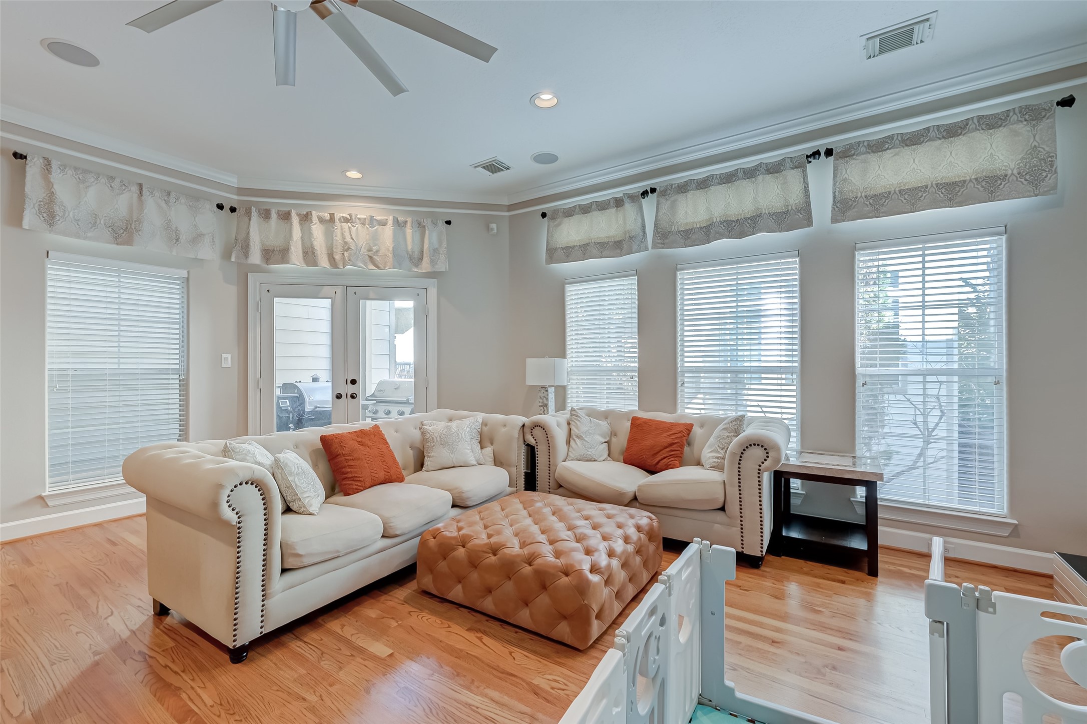 410 Fowler Street Houston, TX 77007 - Photo 10 of 49 a living room with furniture and a large window