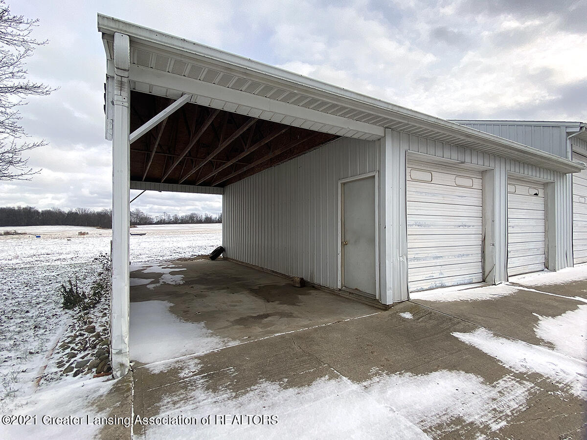 1601 South College Road Mason, MI 48854 - Photo 8 of 35 07-carport