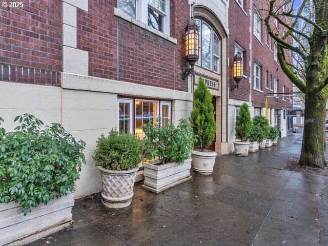 20 Northwest 16th Avenue, Unit 203 Portland, OR 97209 - Photo 6 of 17