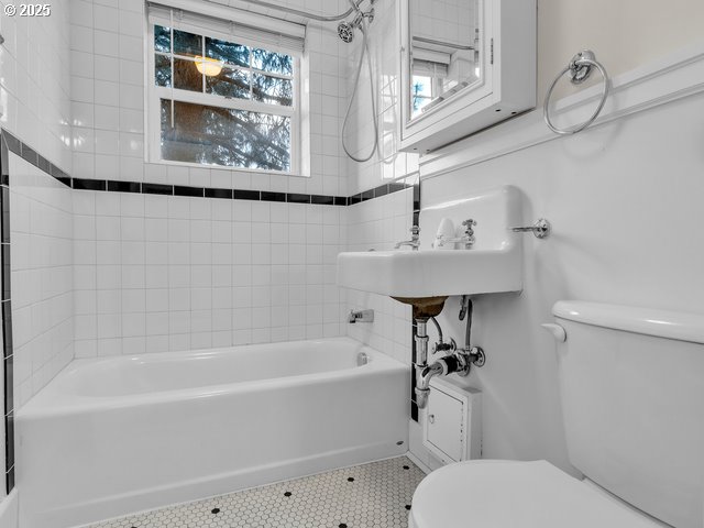 20 Northwest 16th Avenue, Unit 203 Portland, OR 97209 - Photo 8 of 17
