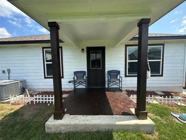 $2,195 | 409 Lewisville Lane, Leander, TX 78641
