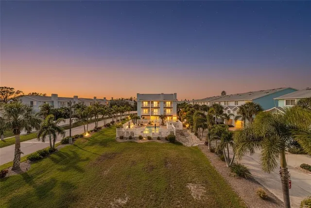 $599,000 | 205 Marcdale Boulevard, Indian Rocks Beach, FL 33785