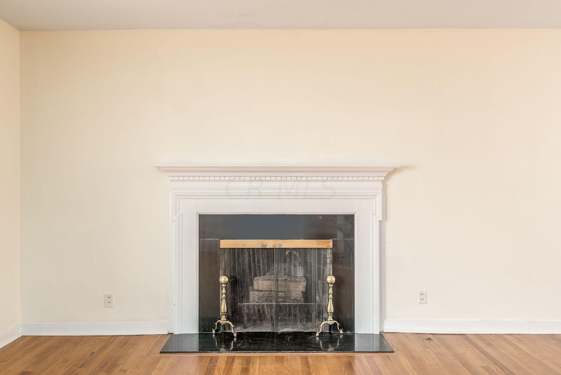 71 North Merkle Road Columbus, OH 43209 - Photo 10 of 66 Living Room