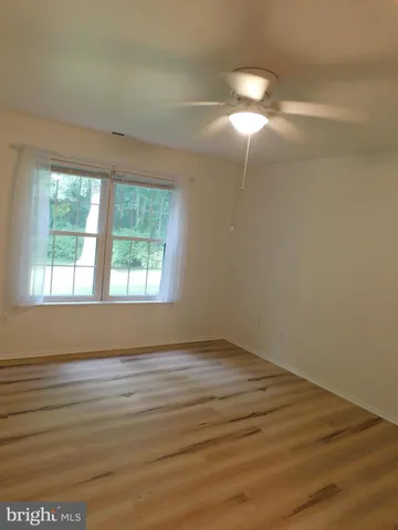 a view of empty room with window
