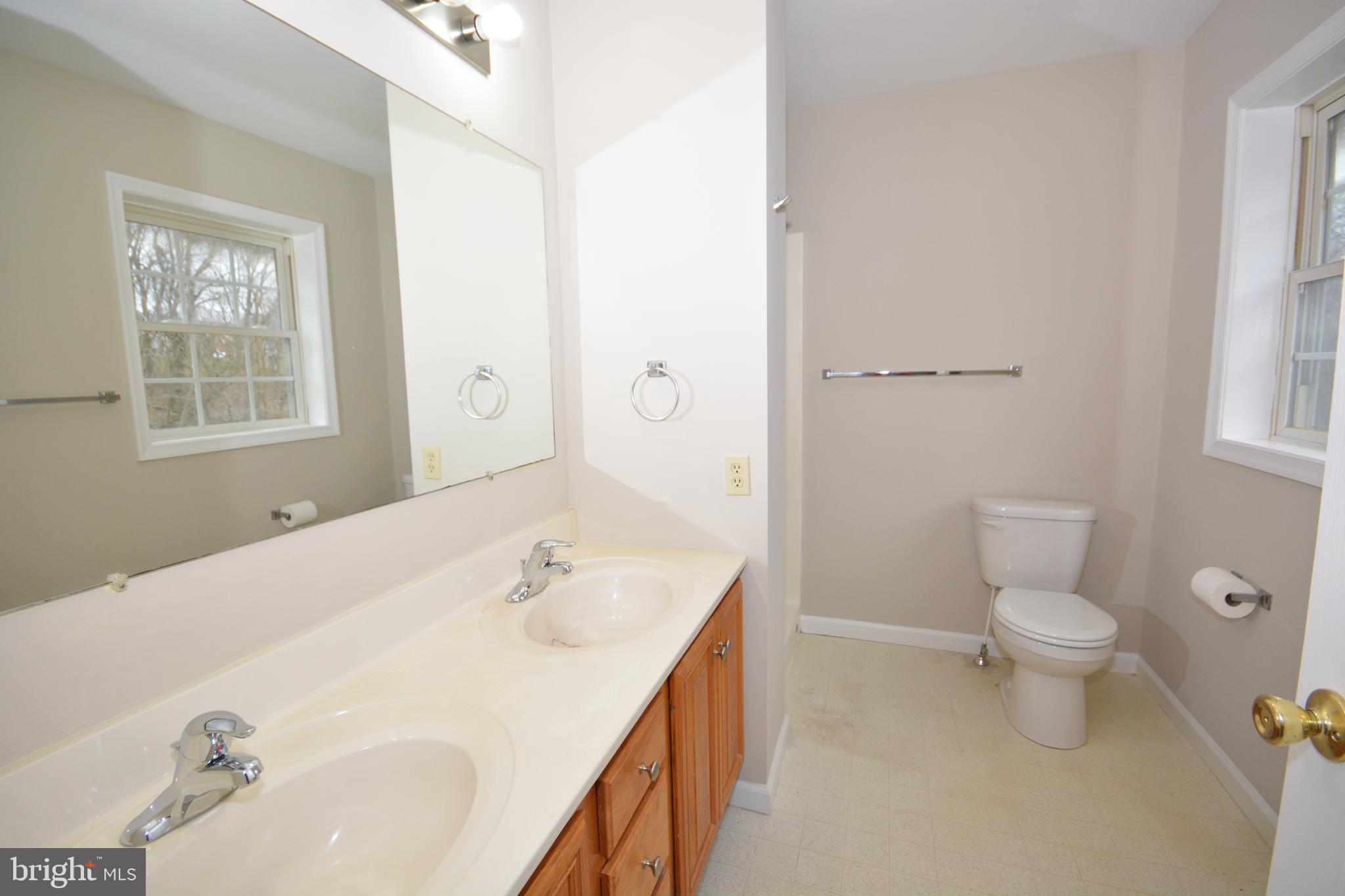 354 Crosswinds Drive Lititz, PA 17543 - Photo 17 of 26 Primary Bath