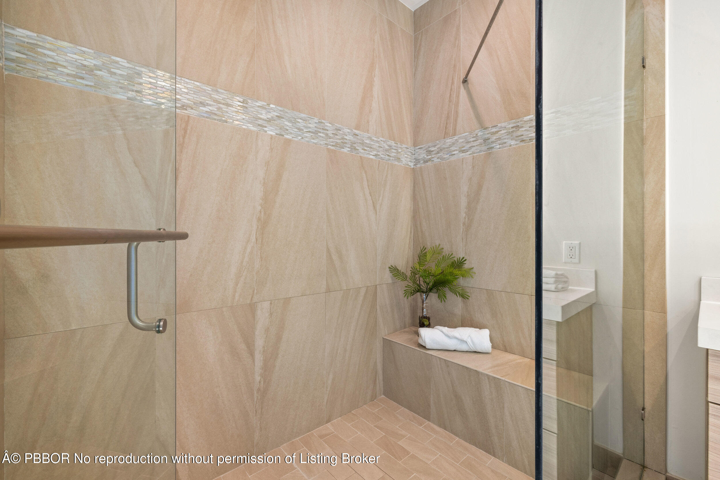 17 Adams Road, Unit 17 Ocean Ridge, FL 33435 - Photo 19 of 40 a bathroom with a shower curtain