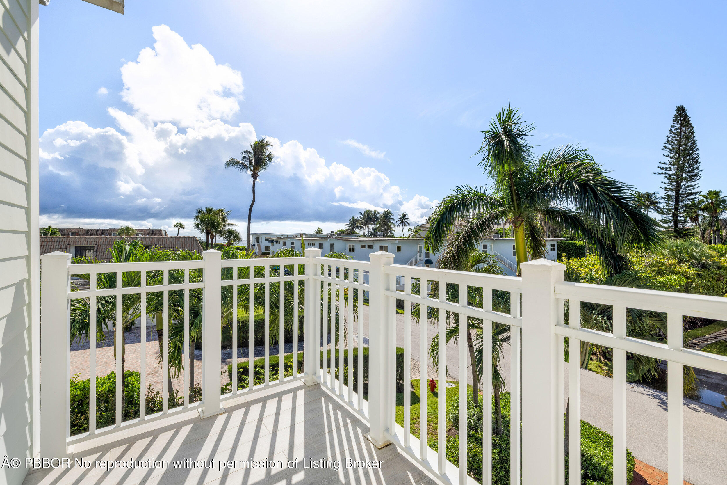 17 Adams Road, Unit 17 Ocean Ridge, FL 33435 - Photo 21 of 40 a view of a house with a balcony