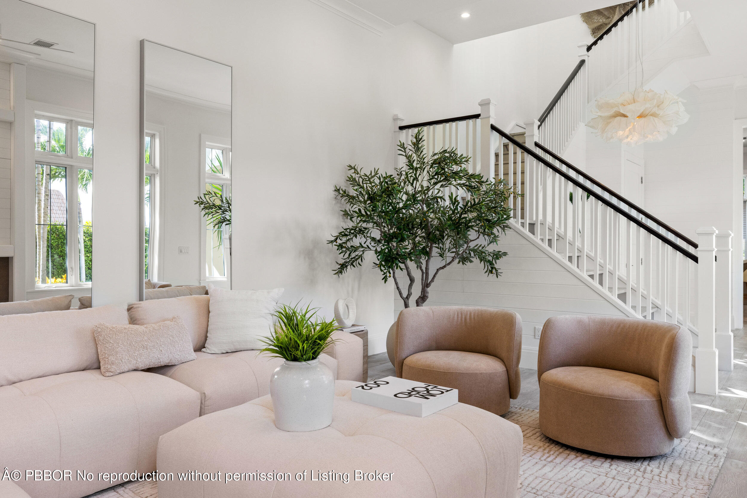 17 Adams Road, Unit 17 Ocean Ridge, FL 33435 - Photo 5 of 40 a living room with furniture plant and a potted plant